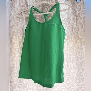 💚 Nike Athletic Top
